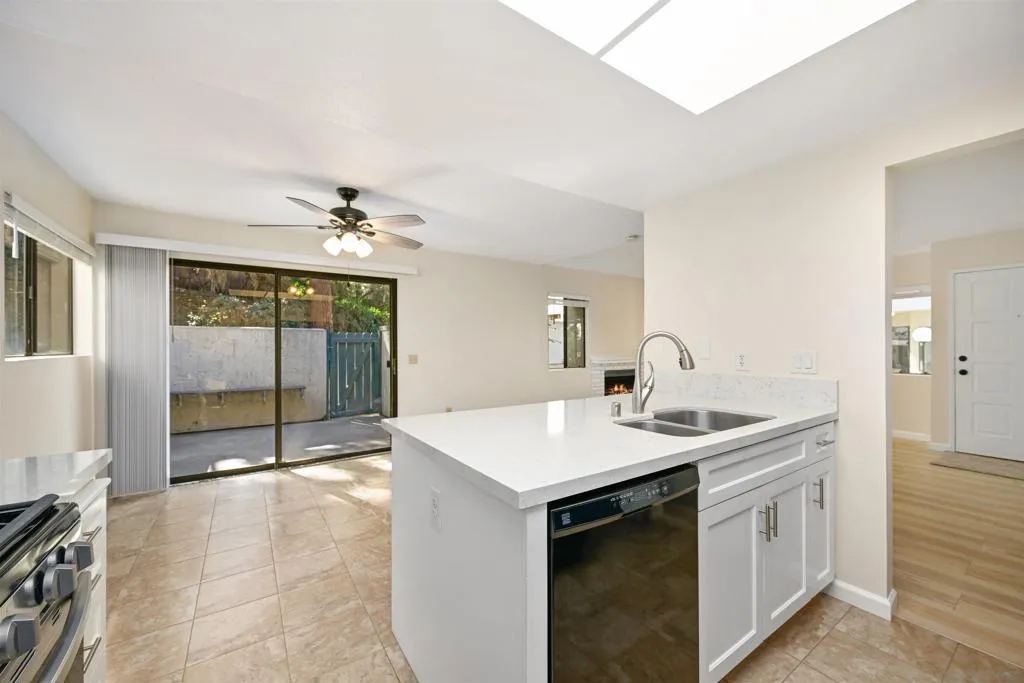 317 N Melrose Dr G, Vista, California 92083 home-pic-8