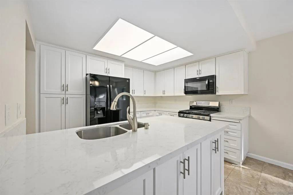 317 N Melrose Dr G, Vista, California 92083 home-pic-9