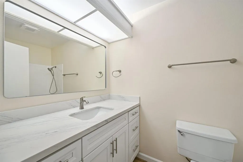 317 N Melrose Dr G, Vista, California 92083 home-pic-14