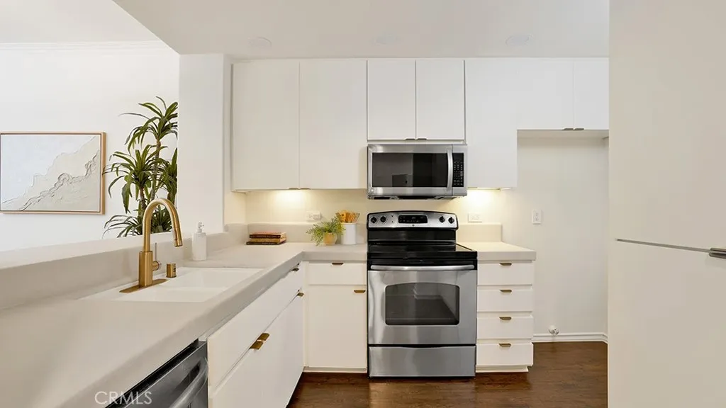 2233 Martin 216, Irvine, California 92612 home-pic-11