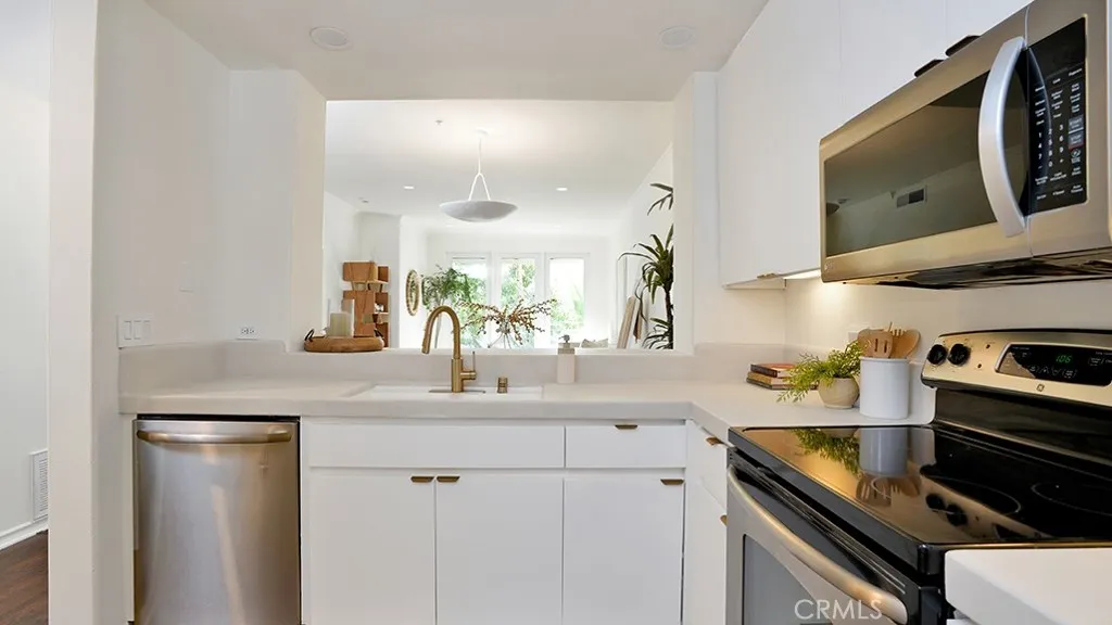 2233 Martin 216, Irvine, California 92612 home-pic-12