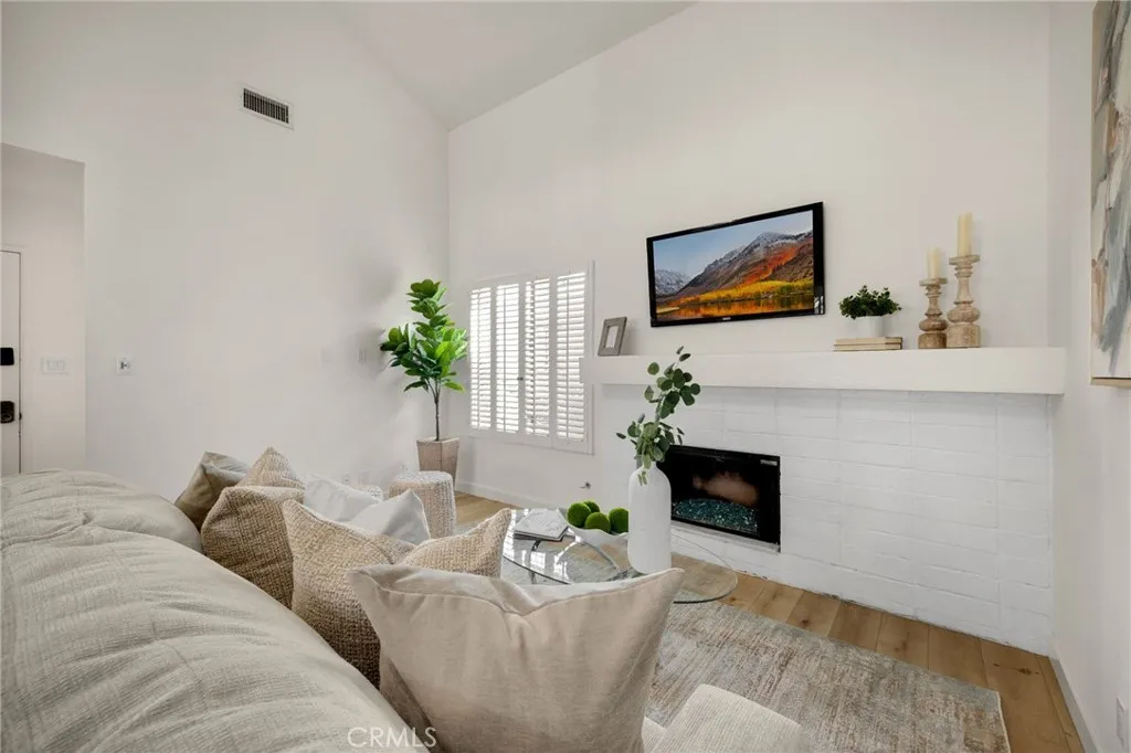 6308 Friends Avenue A, Whittier, California 90601 home-pic-3