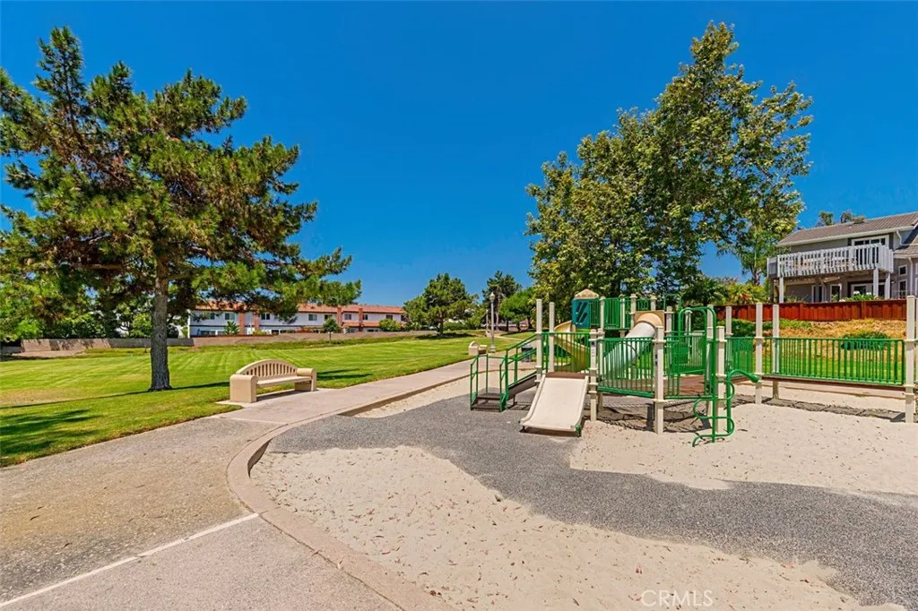 3325 Calle La Veta, San Clemente, California 92672 home-pic-42