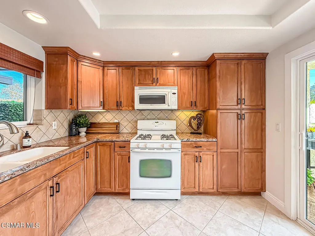 3634 San Vincente Lane, Newbury Park, California 91320 home-pic-11