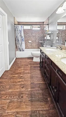 Bathroom with 2 separate entrances