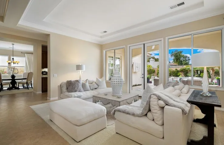 8-custom-SDEsplanade_OPMG_0126_012