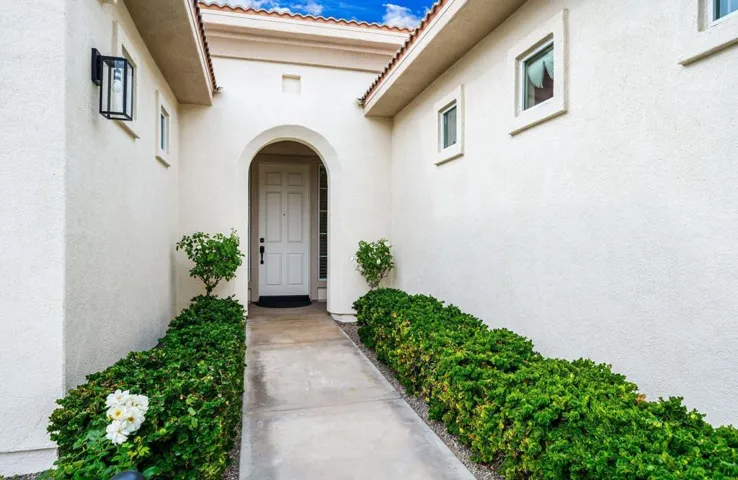 5-custom-SDEsplanade_OPMG_0126_009