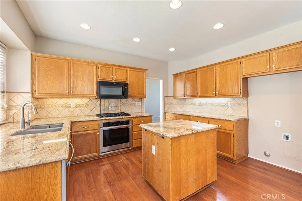 660 Glen Springs, Corona, California 92882 home-pic-16