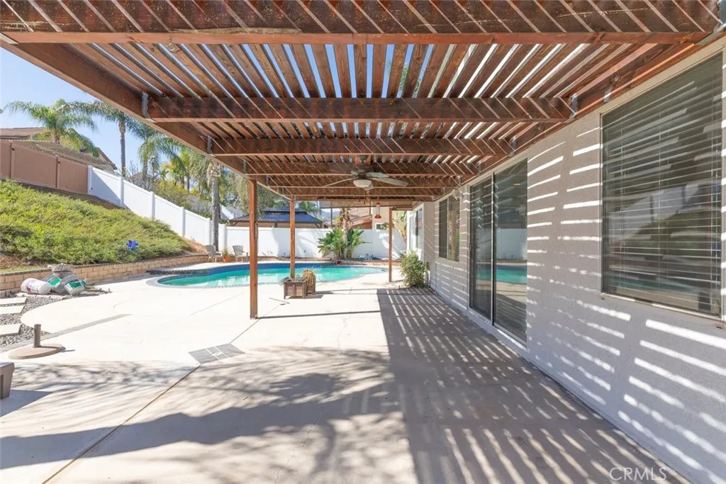660 Glen Springs, Corona, California 92882 home-pic-37