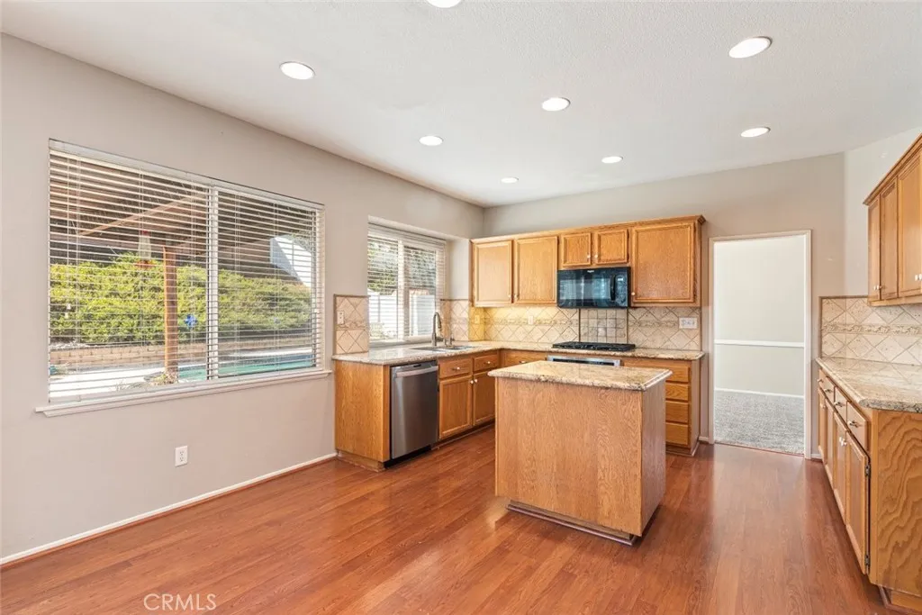 660 Glen Springs, Corona, California 92882 home-pic-15