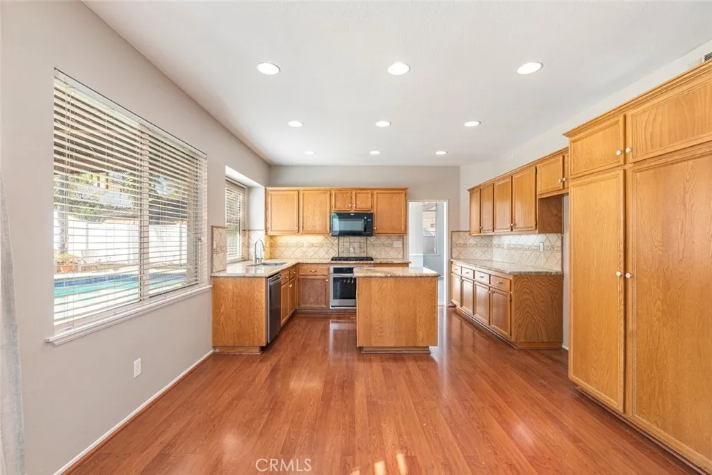 660 Glen Springs, Corona, California 92882 home-pic-14