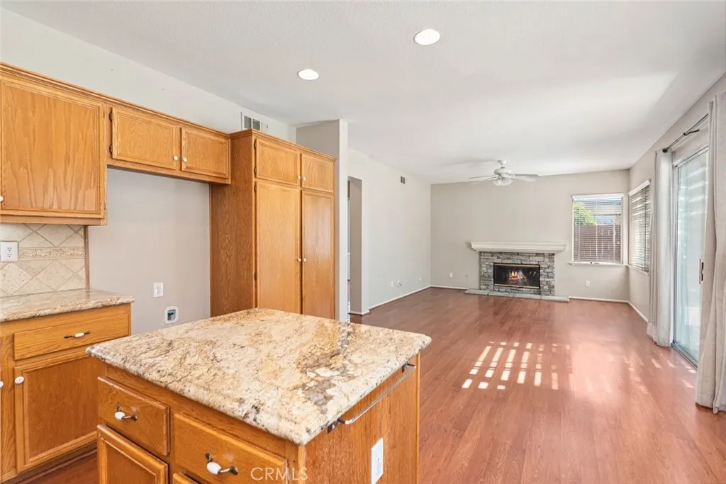 660 Glen Springs, Corona, California 92882 home-pic-17