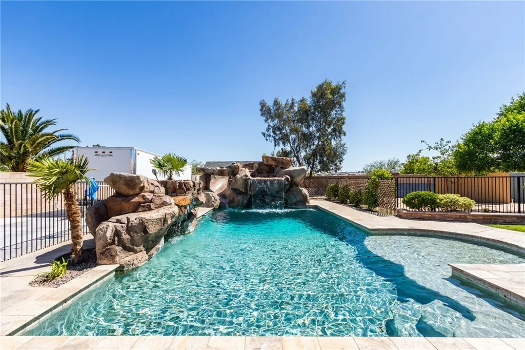 13195 Trailwood Way, Apple Valley, California 92308 home-pic-64