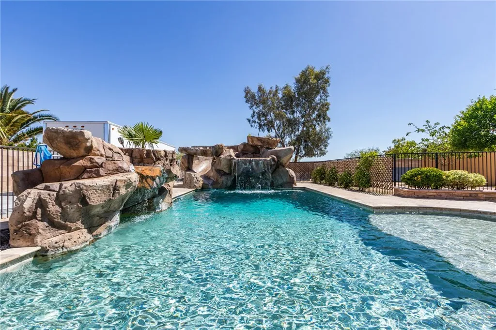 13195 Trailwood Way, Apple Valley, California 92308 home-pic-65
