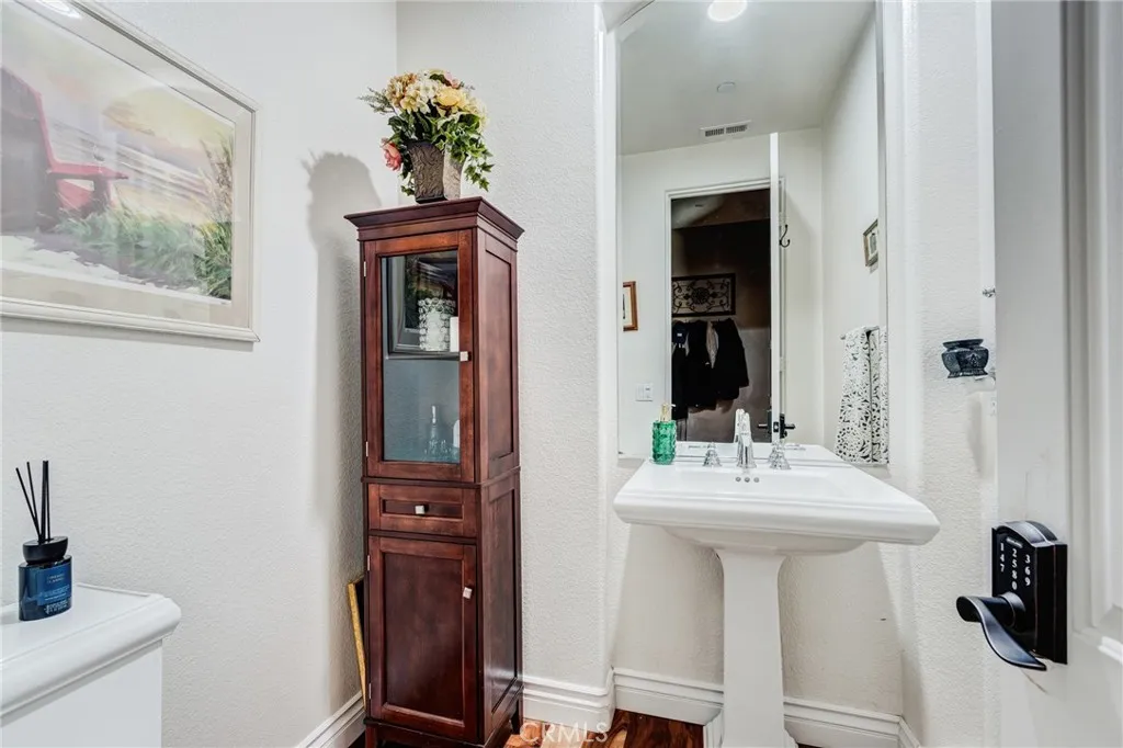 13195 Trailwood Way, Apple Valley, California 92308 home-pic-39