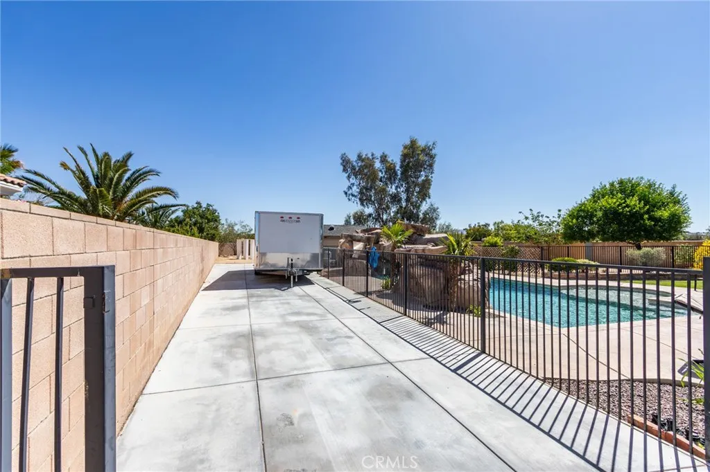13195 Trailwood Way, Apple Valley, California 92308 home-pic-66