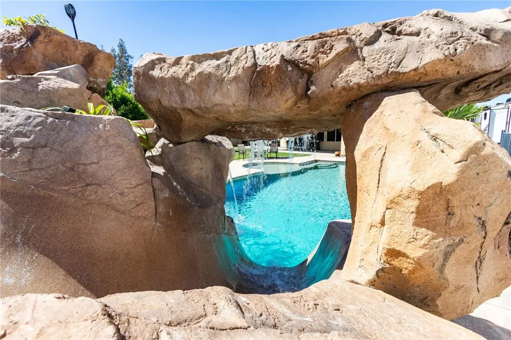 13195 Trailwood Way, Apple Valley, California 92308 home-pic-63