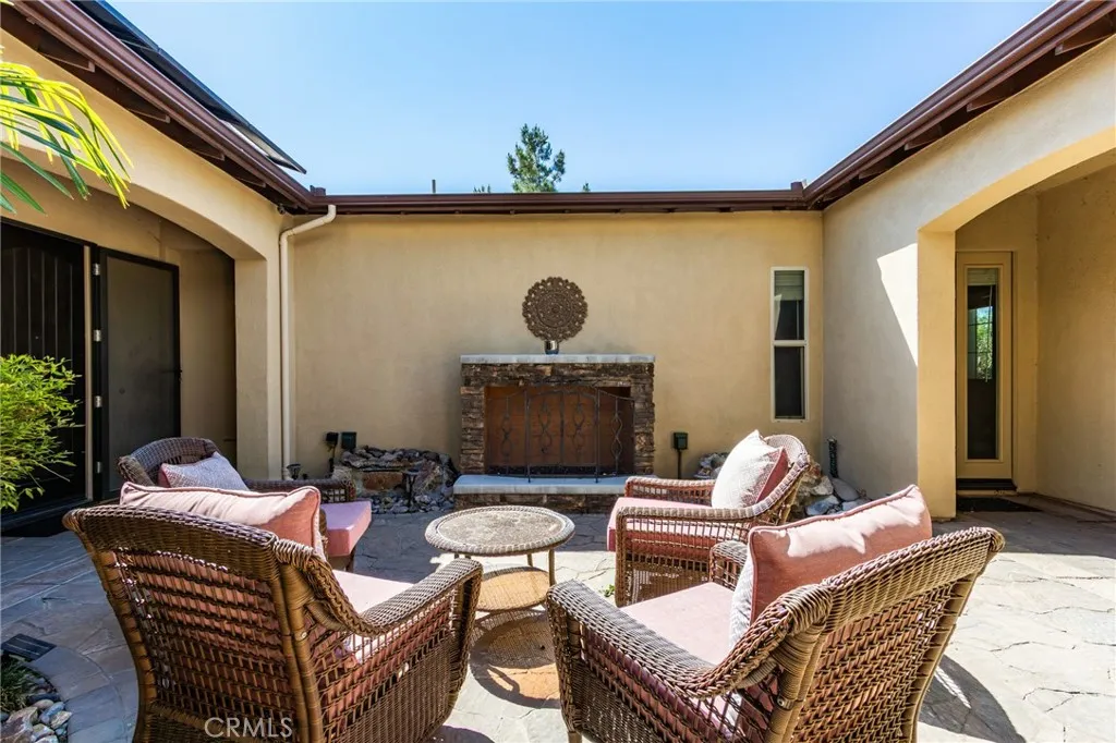 13195 Trailwood Way, Apple Valley, California 92308 home-pic-9