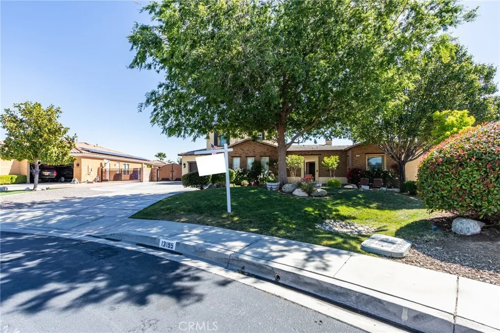 13195 Trailwood Way, Apple Valley, California 92308 home-pic-4