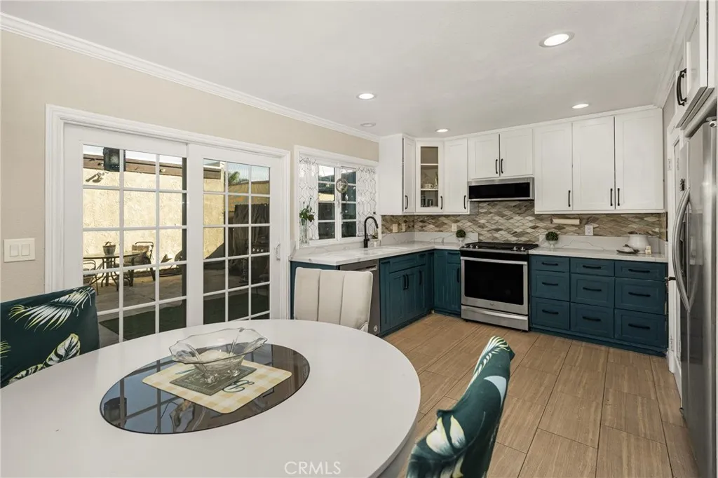 11701 Blackthorn, Orange, California 92869 home-pic-18