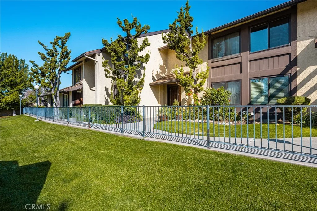 11701 Blackthorn, Orange, California 92869 home-pic-2