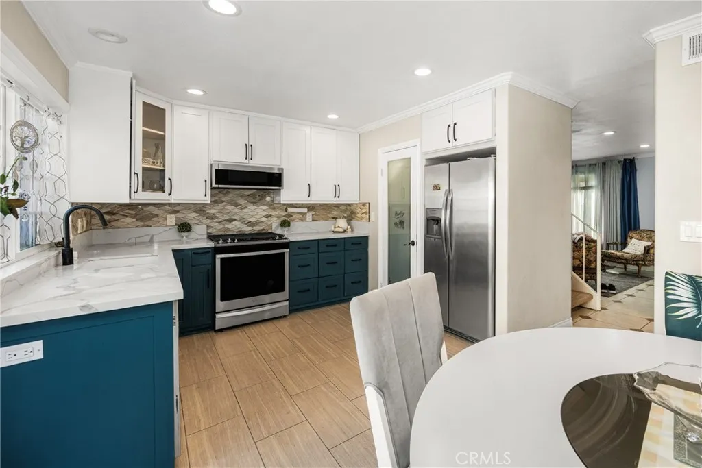 11701 Blackthorn, Orange, California 92869 home-pic-21
