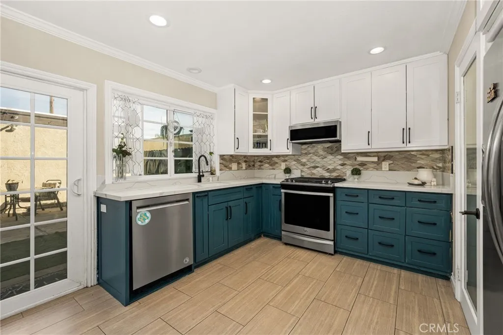 11701 Blackthorn, Orange, California 92869 home-pic-19
