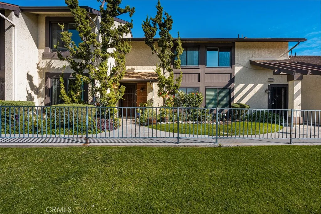 11701 Blackthorn, Orange, California 92869 home-pic-3