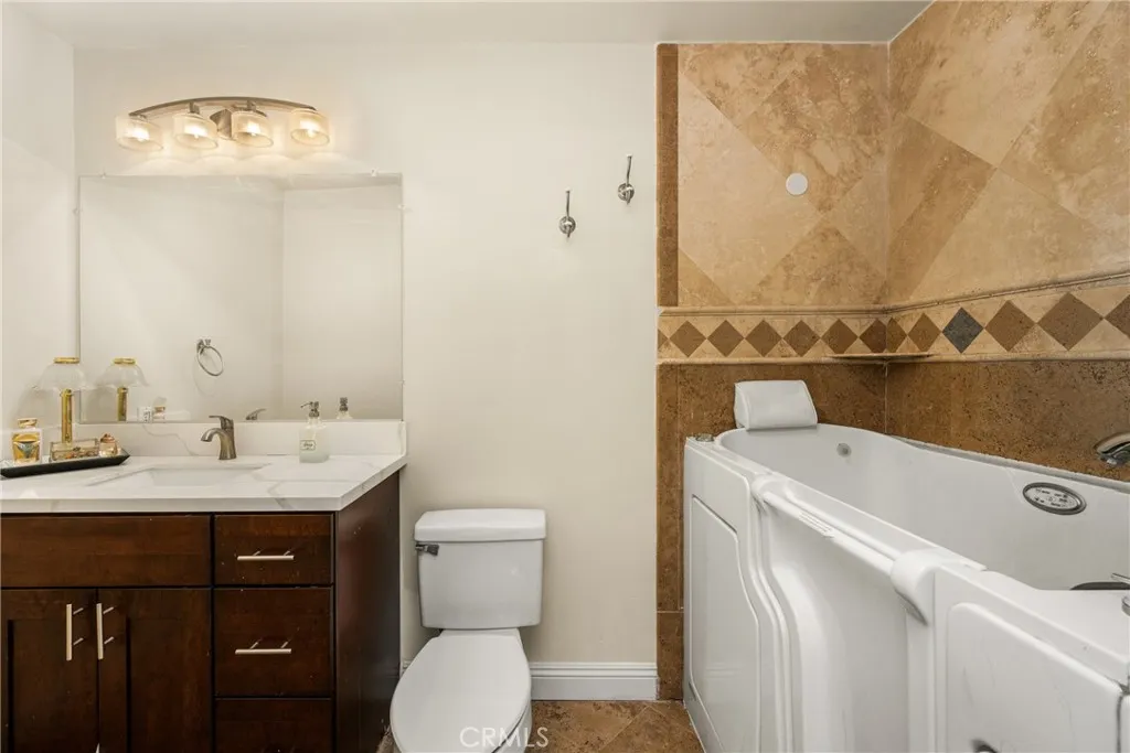 11701 Blackthorn, Orange, California 92869 home-pic-34