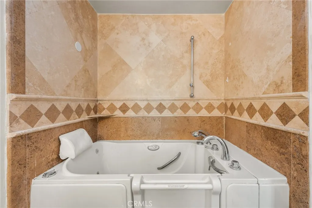 11701 Blackthorn, Orange, California 92869 home-pic-36