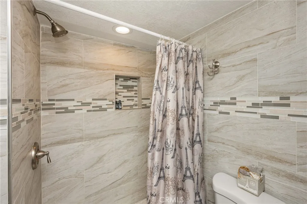 11701 Blackthorn, Orange, California 92869 home-pic-16