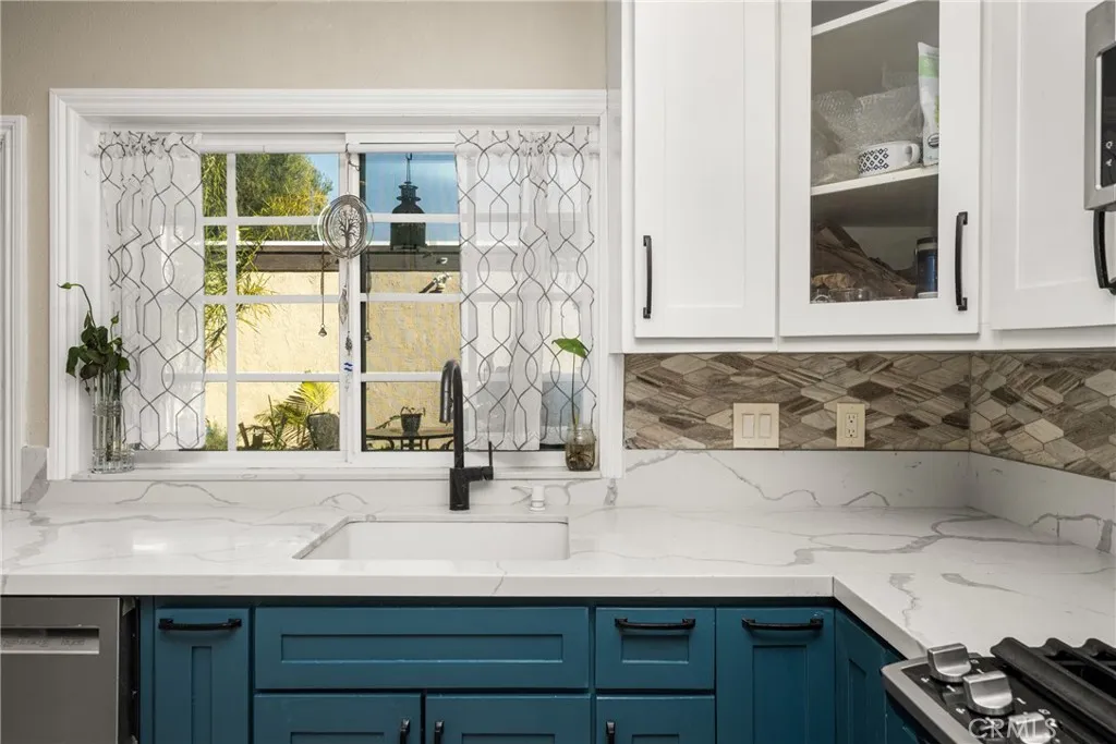 11701 Blackthorn, Orange, California 92869 home-pic-23