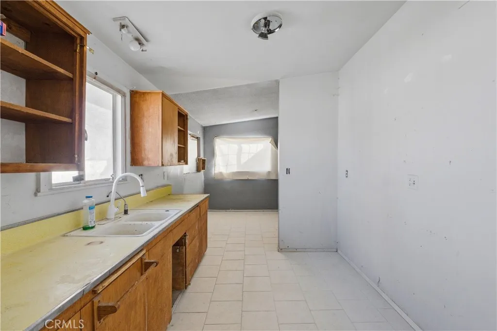 10380 Baker Road, Lucerne Valley, California 92356 home-pic-12