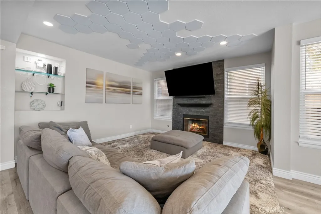 18554 Olympian Ct., Canyon Country, California 91351 home-pic-8
