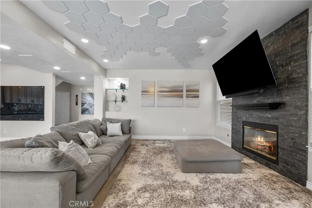 18554 Olympian Ct., Canyon Country, California 91351 home-pic-9