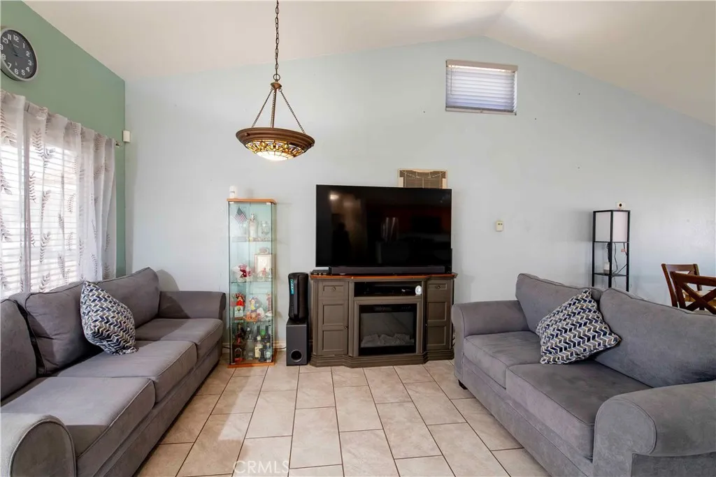 4543 Windstar Way, Palmdale, California 93552 home-pic-3