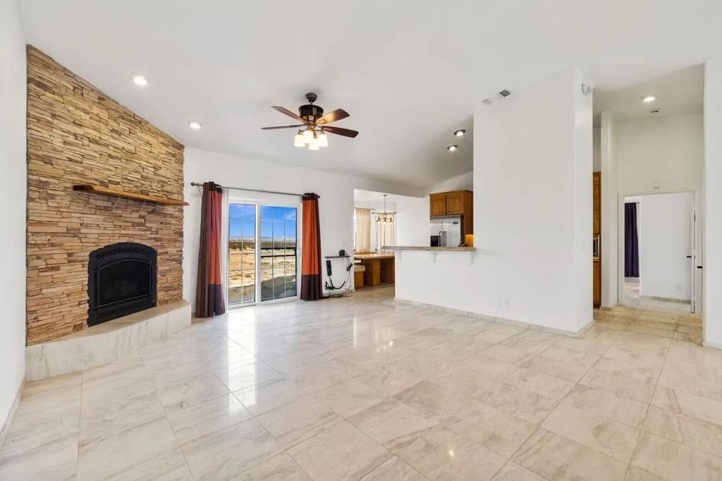 62734 Starlight Street, Joshua Tree, California 92252 home-pic-6