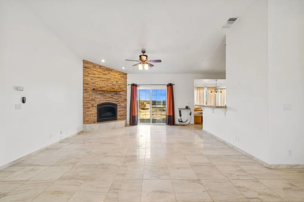 62734 Starlight Street, Joshua Tree, California 92252 home-pic-9