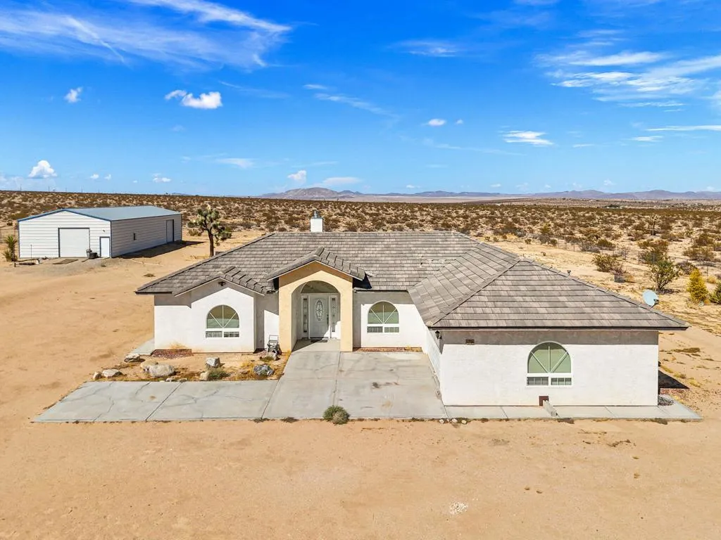 62734 Starlight Street, Joshua Tree, California 92252 home-pic-2