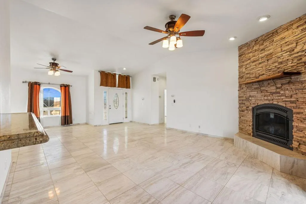 62734 Starlight Street, Joshua Tree, California 92252 home-pic-14