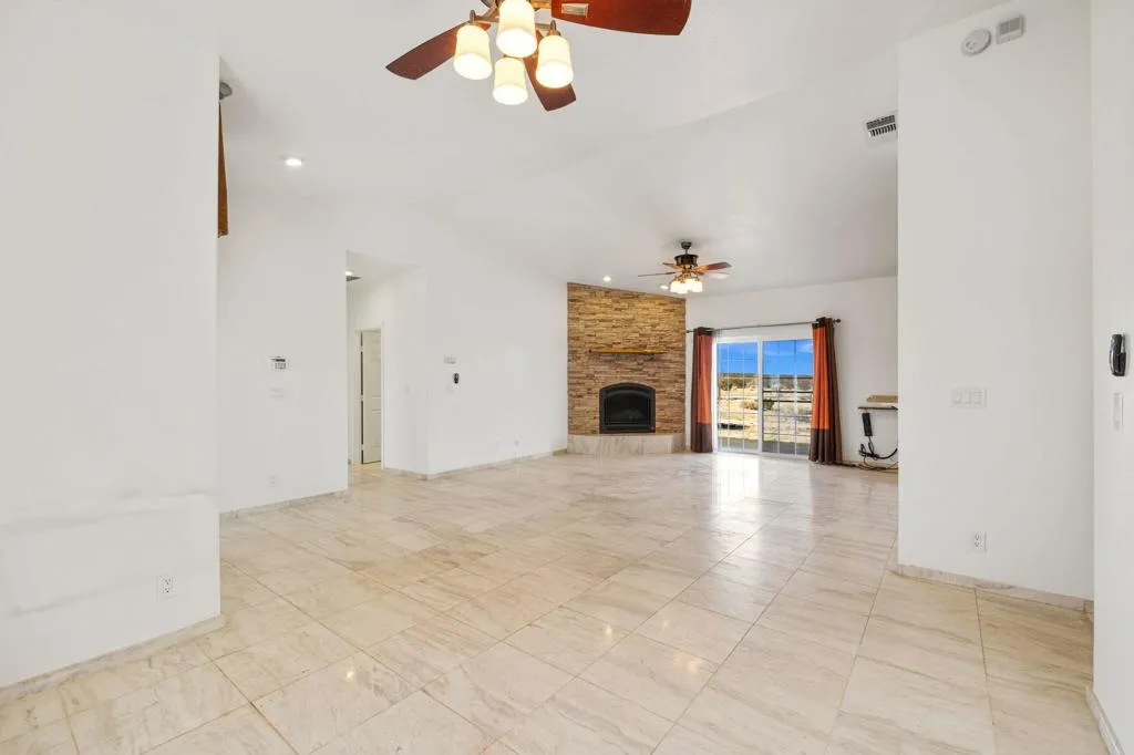 62734 Starlight Street, Joshua Tree, California 92252 home-pic-12
