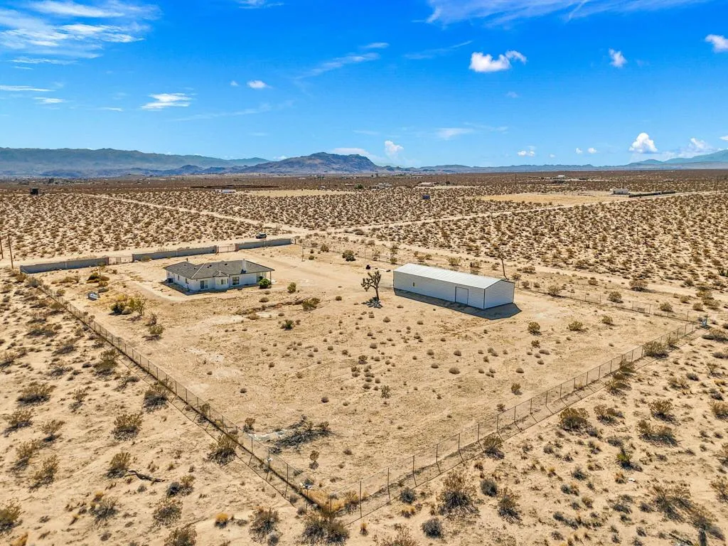 62734 Starlight Street, Joshua Tree, California 92252 home-pic-1