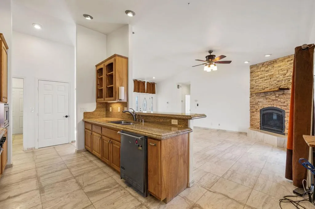 62734 Starlight Street, Joshua Tree, California 92252 home-pic-16