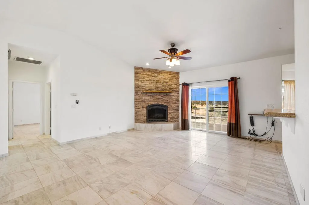 62734 Starlight Street, Joshua Tree, California 92252 home-pic-8