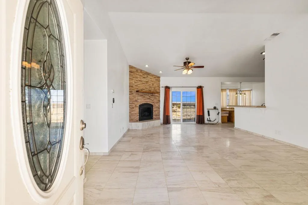 62734 Starlight Street, Joshua Tree, California 92252 home-pic-4