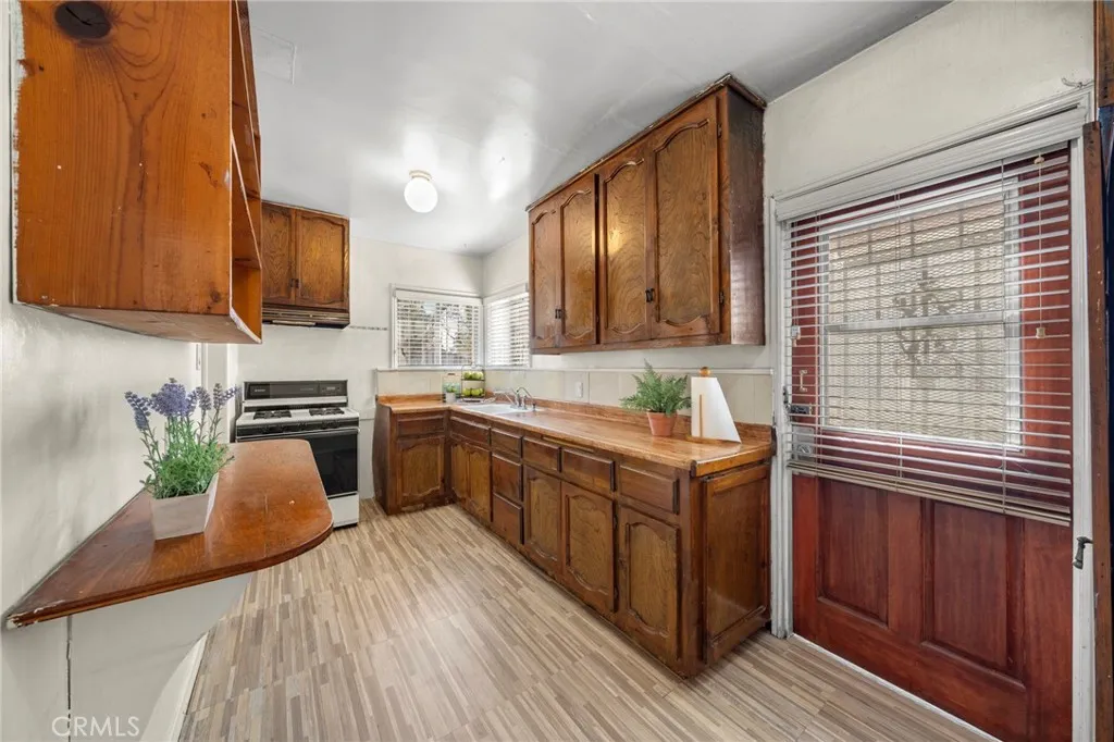 9929 Rosewood Avenue, South Gate, California 90280 home-pic-13