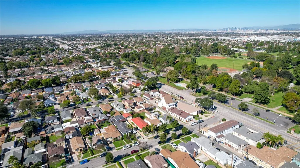 9929 Rosewood Avenue, South Gate, California 90280 home-pic-38