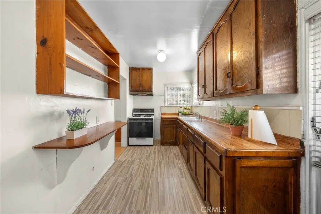 9929 Rosewood Avenue, South Gate, California 90280 home-pic-14
