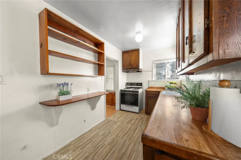 9929 Rosewood Avenue, South Gate, California 90280 home-pic-12