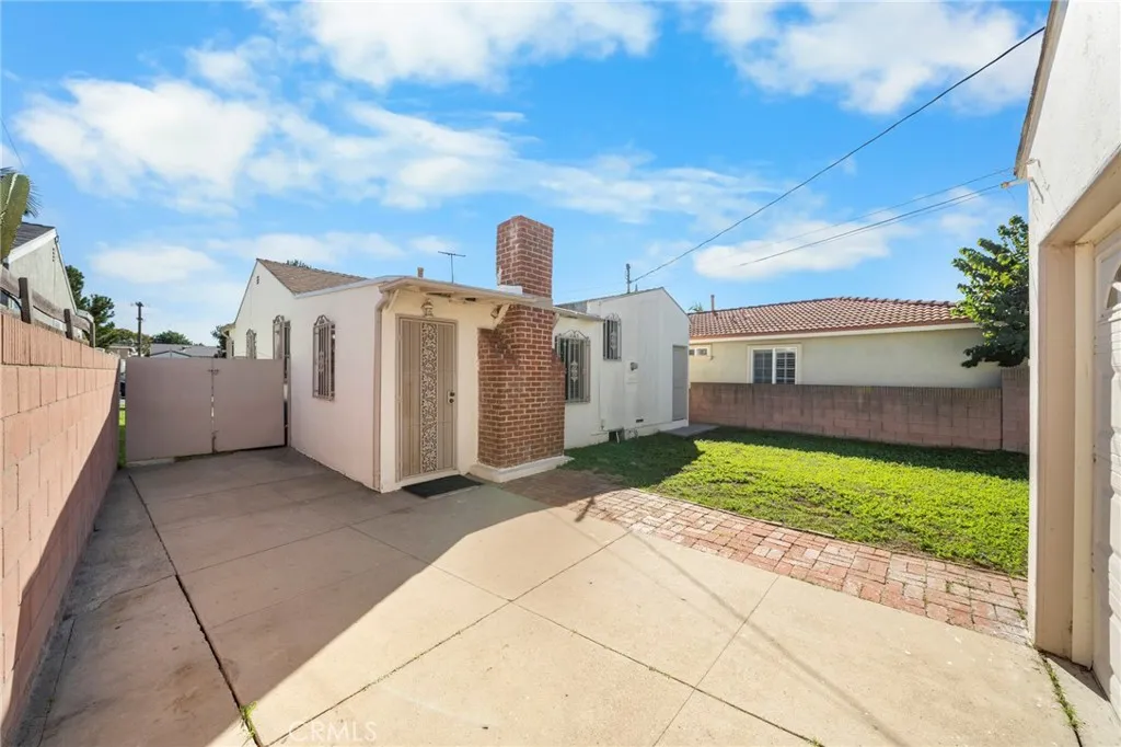 9929 Rosewood Avenue, South Gate, California 90280 home-pic-28